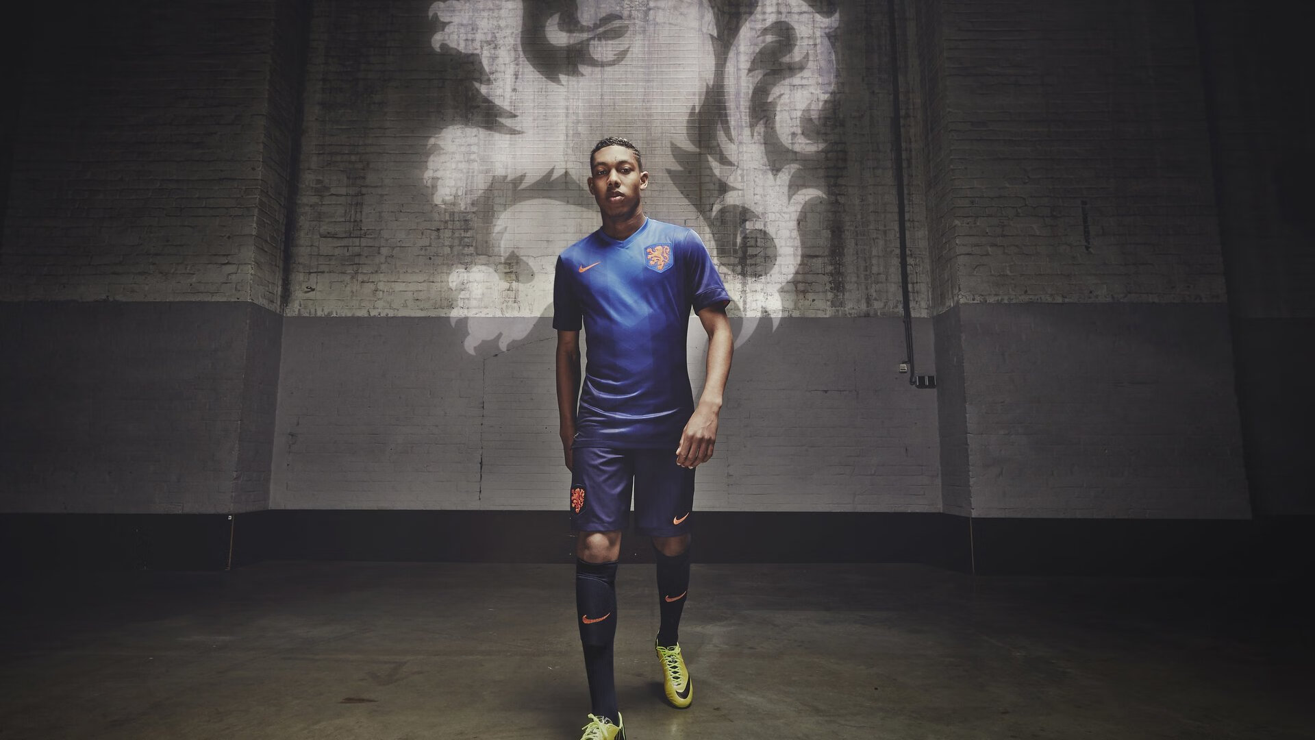 开云体育登录-奥斯梅恩的叹息，当非洲雄狮在芬兰的雪原上沉默