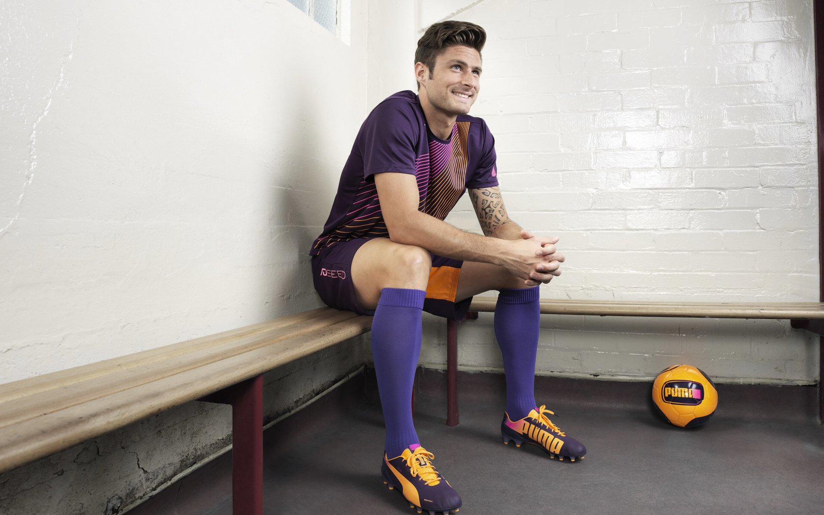 开云体育-C罗让比赛提前失去悬念，洪都拉斯冲垮突尼斯，足球世界的确定与意外