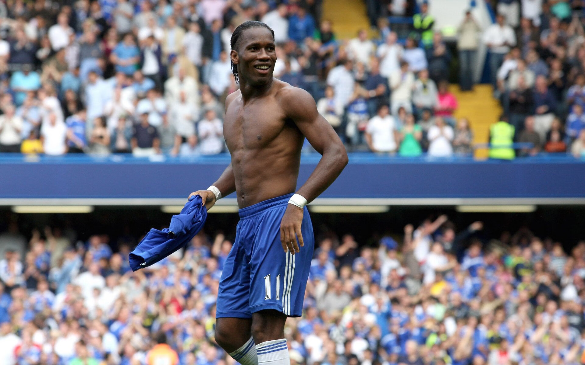 上海队踏平雄鹿，约基奇在F1新赛季揭幕战接管比赛，体育世界的平行宇宙