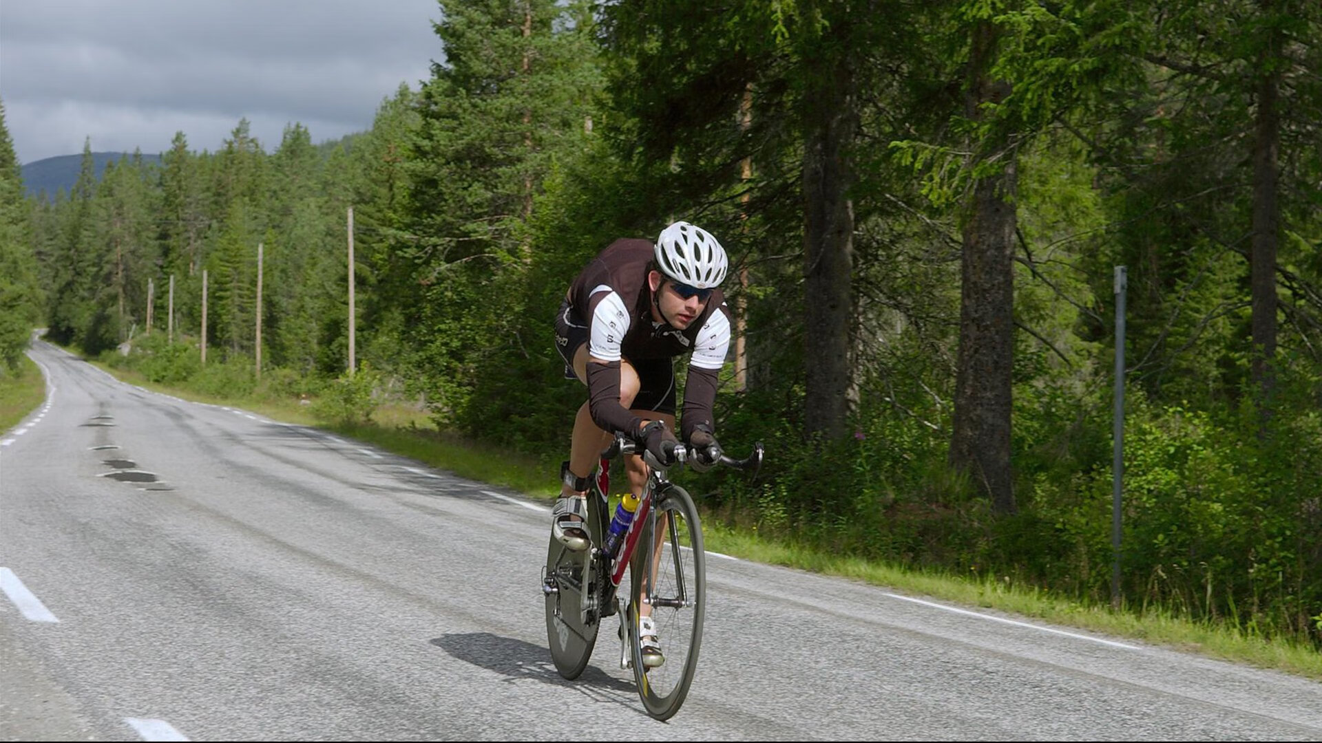 新疆队完胜鹈鹕,当东方狼群咬碎西方水鸟的翅膀